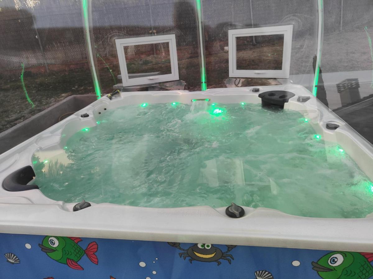 Chalet Con Piscina Y Jacuzzi En Madrid Alquila Habitaciones Algete Eksteriør bilde