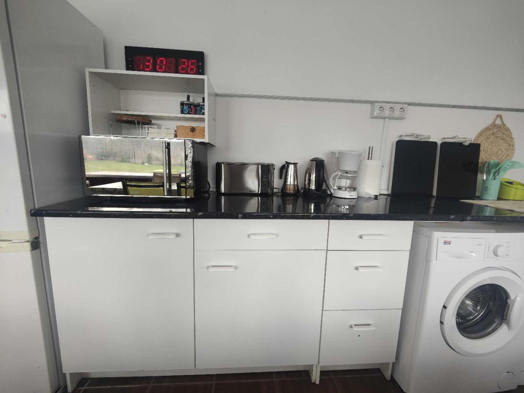 Chalet Con Piscina Y Jacuzzi En Madrid Alquila Habitaciones Algete Eksteriør bilde