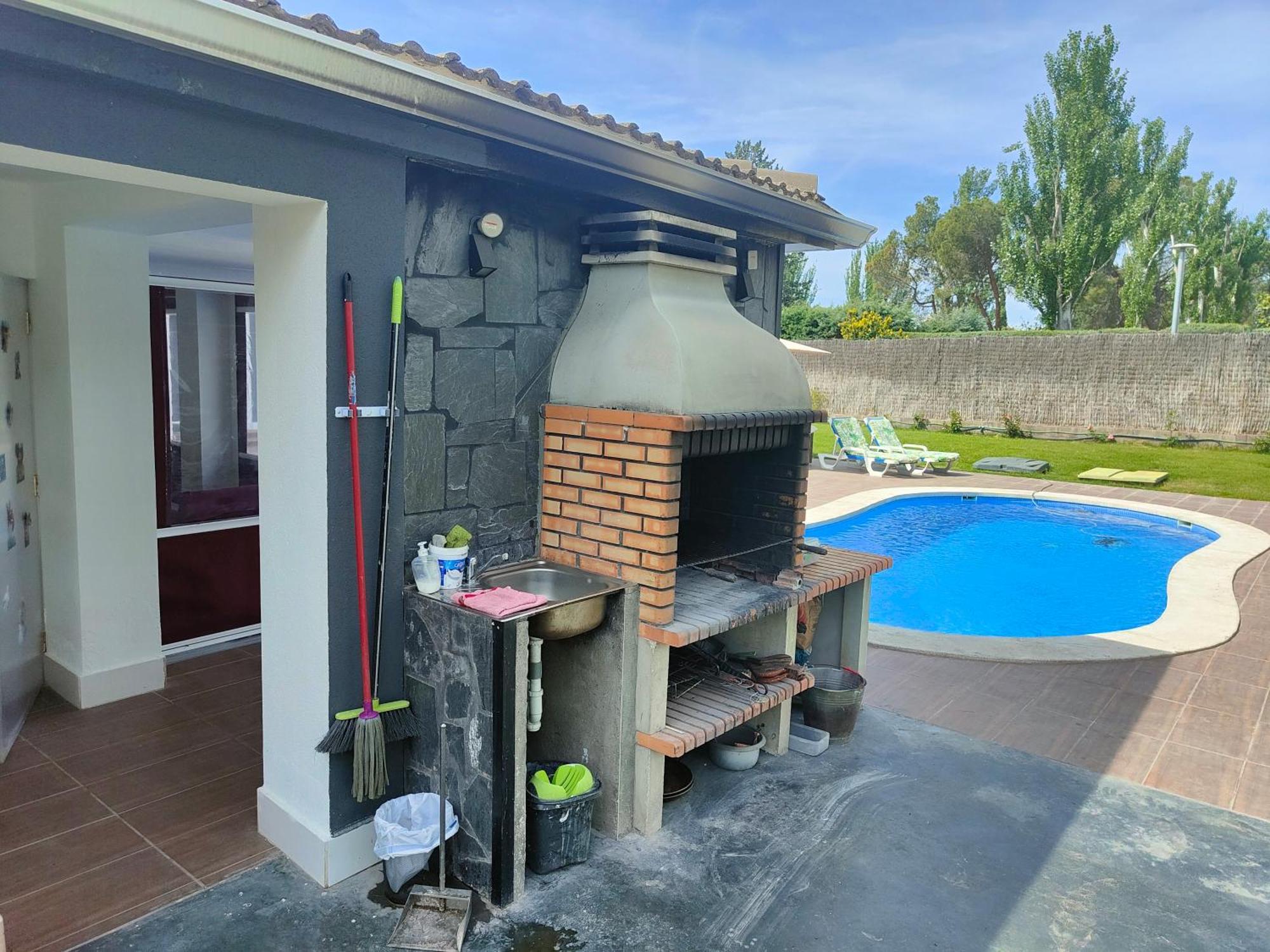 Chalet Con Piscina Y Jacuzzi En Madrid Alquila Habitaciones Algete Eksteriør bilde